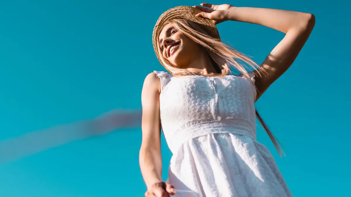 Frau mit Sommerkleid
