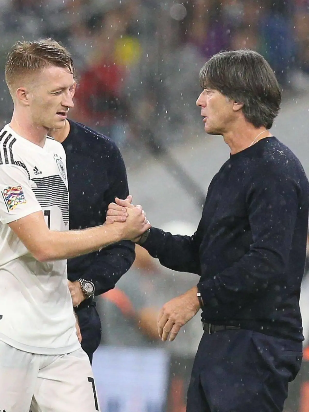 l-r: Marco Reus 11 (Deutschland) klatscht Bundestrainer Joachim Loew (Deutschland) bei seiner Auswechslung ab, Deutschland vs. Frankreich, Fussball, UEFA Nations League, 06.09.2018, DFB regulations prohibit any use of photographs as image sequences and/or quasi-video Muenchen Bayern Deutschland *** l r Marco Reus 11 Germany claps national coach Joachim Loew Germany in his substitution from Germany vs France Football UEFA Nations League 06 09 2018 DFB regulations prohibit any use of images Munich Bavaria Germany Copyright: xkolbert-press/ChristianxKolbertx  