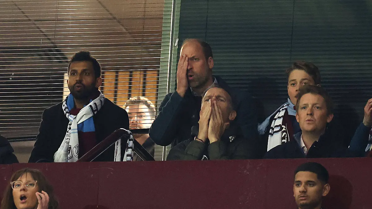 Prinz William und sein Sohn George bei Aston Villa gegen Paris Saint-Germain im Viertelfinal-Rückspiel der Champions League am 15. April 2025 in Birmingham.