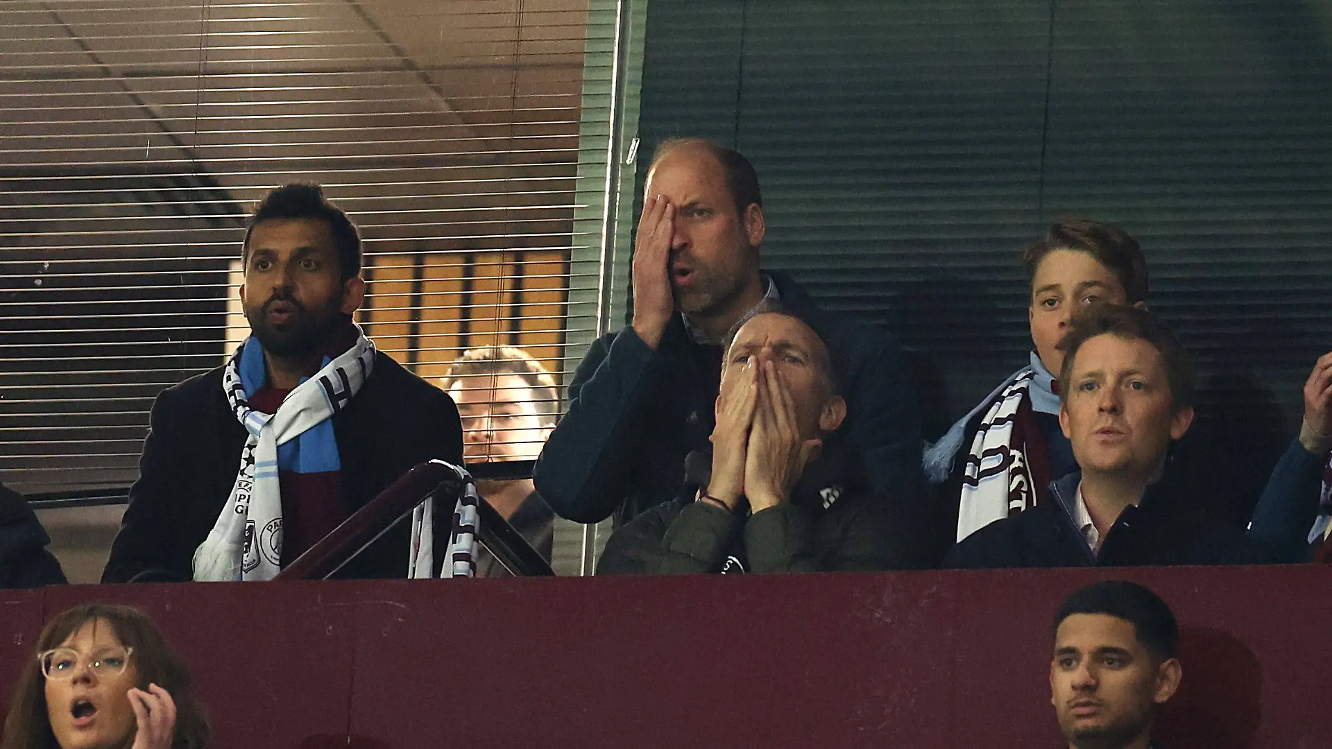 Prinz William und sein Sohn George bei Aston Villa gegen Paris Saint-Germain im Viertelfinal-Rückspiel der Champions League am 15. April 2025 in Birmingham.