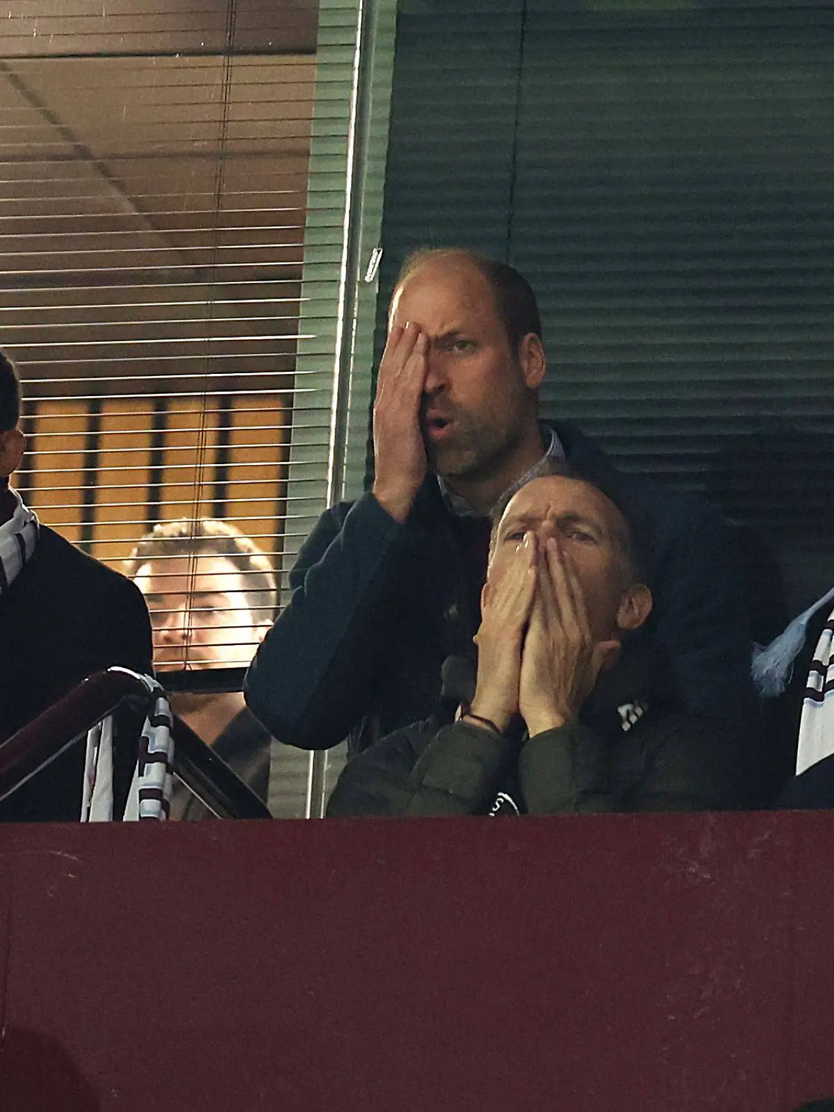 Prinz William und sein Sohn George bei Aston Villa gegen Paris Saint-Germain im Viertelfinal-Rückspiel der Champions League am 15. April 2025 in Birmingham. 
