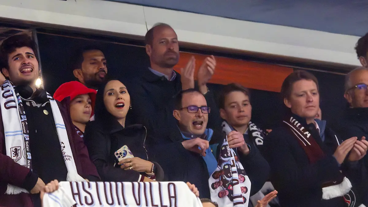 Prinz William und sein Sohn George bei Aston Villa gegen Paris Saint-Germain in Rückspiel der Champions League am 15. April 2025 in Birmingham