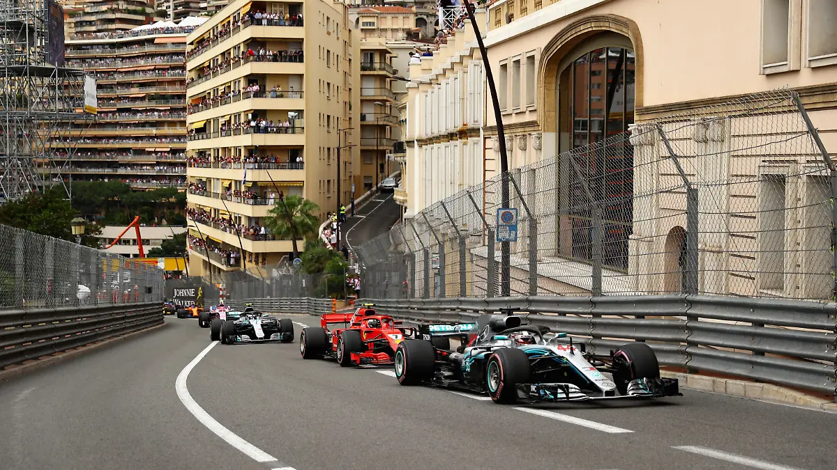 MONTE-CARLO, MONACO - MAY 27: Lewis Hamilton of Great Britain driving the (44) Mercedes AMG Petronas F1 Team Mercedes WO9 leads Kimi Raikkonen of Finland driving the (7) Scuderia Ferrari SF71H on track during the Monaco Formula One Grand Prix at Circuit de Monaco on May 27, 2018 in Monte-Carlo, Monaco.  (Photo by Dan Istitene/Getty Images)