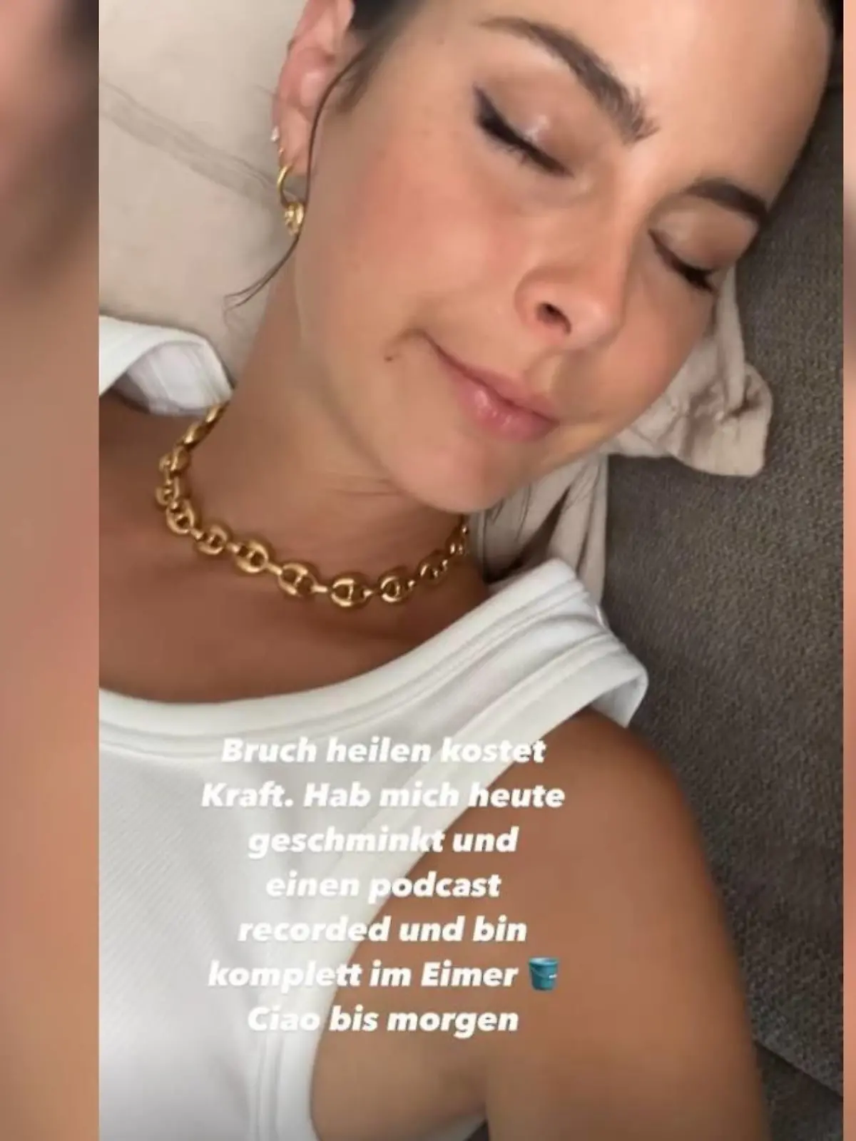 Lena Meyer-Landrut gibt ein kurzes Lebenszeichen von sich.