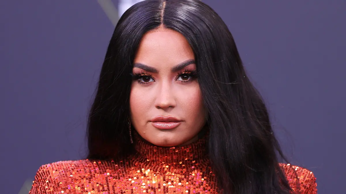 ARCHIV - 16.11.2020, USA, Santa Monica: Die amerikanische Sängerin Demi Lovato kommt zu den 46. E! People's Choice Awards im Barker Hangar. (zu dpa: ««Non-binär»: Demi Lovato sieht sich weder als Frau noch als Mann») Foto: Rich Polk/E Entertainment via PA Media/dpa - ACHTUNG: Nur zur redaktionellen Verwendung und nur mit vollständiger Nennung des vorstehenden Credits +++ dpa-Bildfunk +++