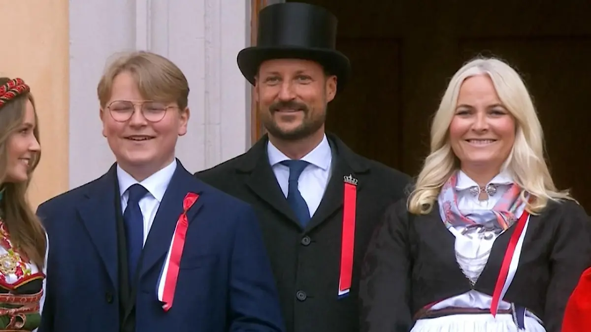 Prinz Sverre Magnus hat 'nen Lachflash Er kann einfach nicht ernst bleiben
