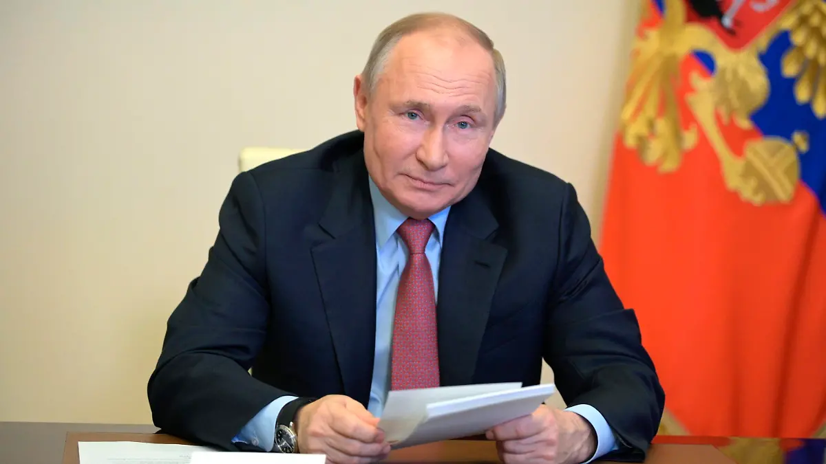 29.04.2021, Russland, Moscow: Wladimir Putin, Präsident von Russland, nimmt an einem virtuellen Gespräch mit französischen Wirtschaftsführern und Mitgliedern der französisch-russischen Handelskammer per Videokonferenz teil. Foto: Alexei Druzhinin/Pool Sputnik Kremlin via AP/dpa +++ dpa-Bildfunk +++