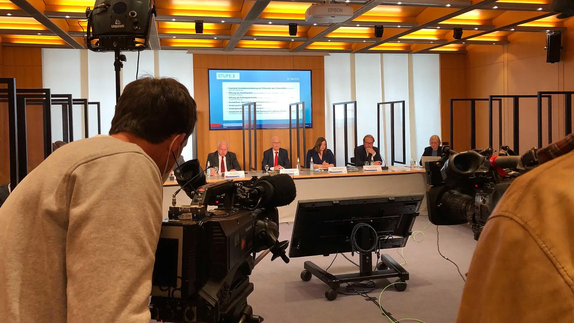 Hamburger Senat äußert sich zu Lockerungen. RTL Nord ist vor Ort.