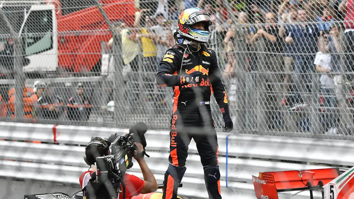 Daniel Ricciardo wins the Monaco Grand Prix, on the podium also Sebastian Vettel and Lewis Hamilton, awarded by his height Alberto II of Monaco and by his height Charlene Princess of Monaco. In Monaco, 27 May 2018.
<P>
Pictured: Daniel Ricciardo
<B>Ref: SPL1697209 270518 </B><BR/>
Picture by: Monica Cillario / Splash News<BR/>
</P><P>
<B>Splash News and Pictures</B><BR/>
Los Angeles: 310-821-2666<BR/>
New York: 212-619-2666<BR/>
London: 870-934-2666<BR/>
photodesk@splashnews.com<BR/>
</P>
