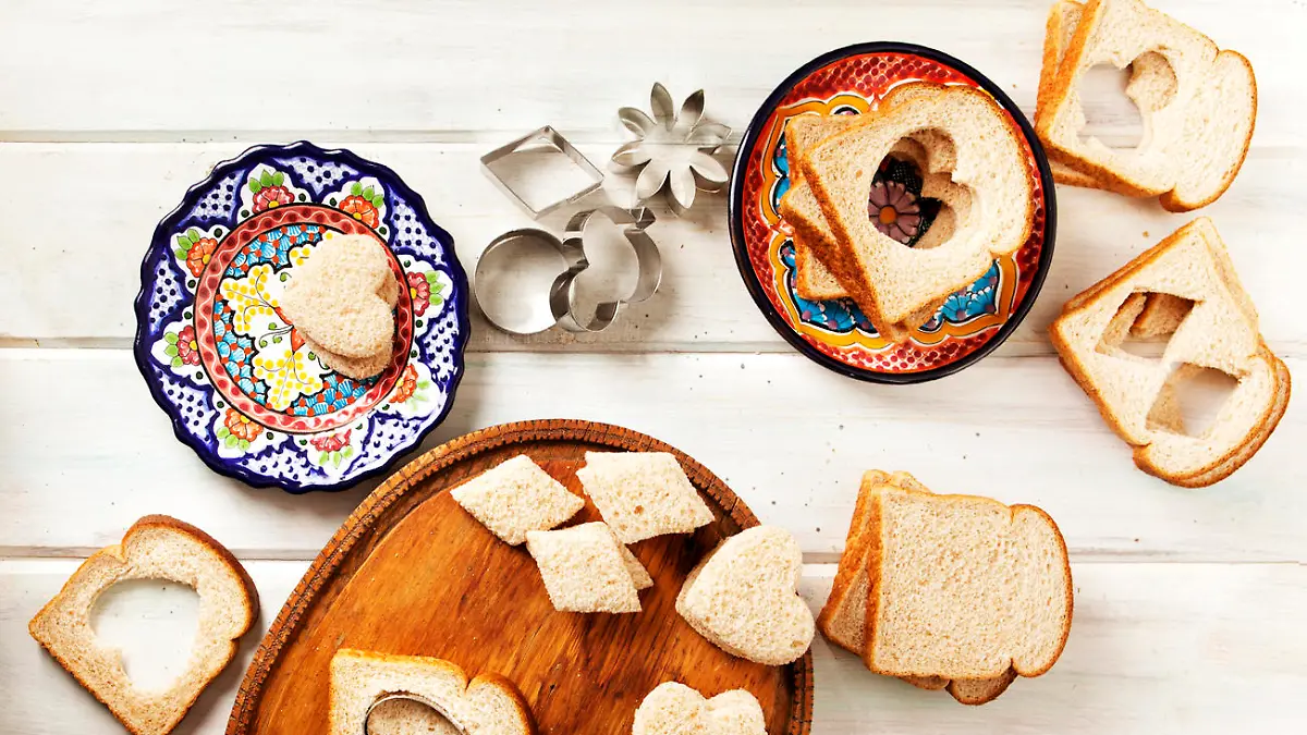 Lassen Sie Ihr Kind sein Lieblingsmotiv wählen und das Brot selbst ausstechen.