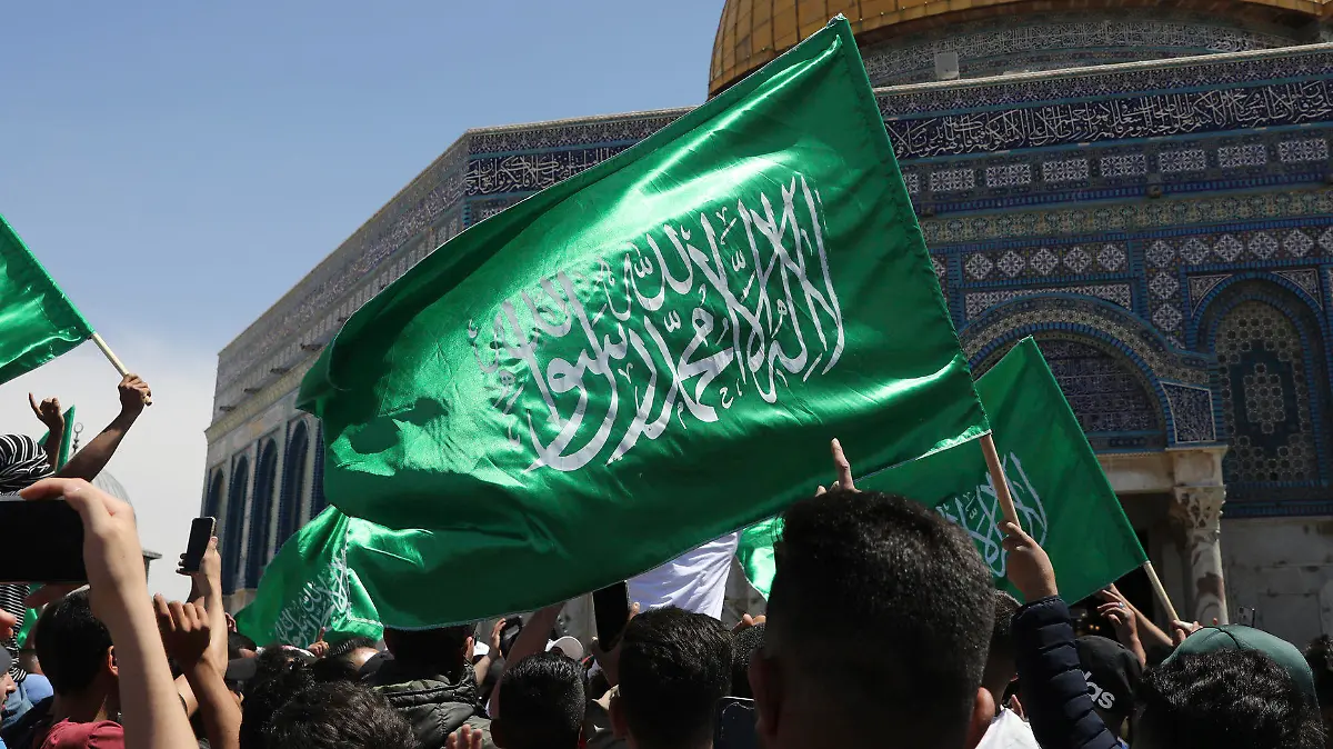 Worshippers wave Hamas flags during a protest against the likely evictions of Palestinian families from the homes, after the last Friday prayers of the Muslim holy month of Ramadan at the Dome of the Rock Mosque in the Al Aqsa Mosque compound in the Old City of Jerusalem, Jerusalem, Friday, May 7, 2021. (AP Photo/Mahmoud Illean)