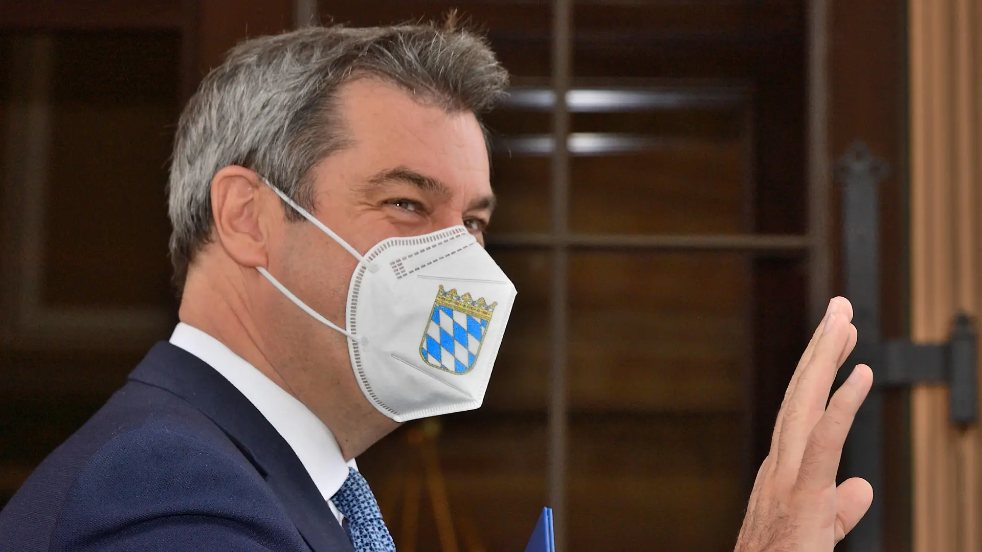 Markus Söder mit FFP2 Maske geschützt. Der Bayerische Ministerpräsident Markus Söder, CSU, geschützt mit einer FFP2 Maske gegen Coronaviren im Bayerischen Landtag. München Bayern Deutschland *** Markus Söder protected with FFP2 mask The Bavarian Prime Minister Markus Söder, CSU, protected with a FFP2 mask against coronaviruses in the Bavarian Parliament Munich Bavaria Germany Copyright: xRolfxPossx
