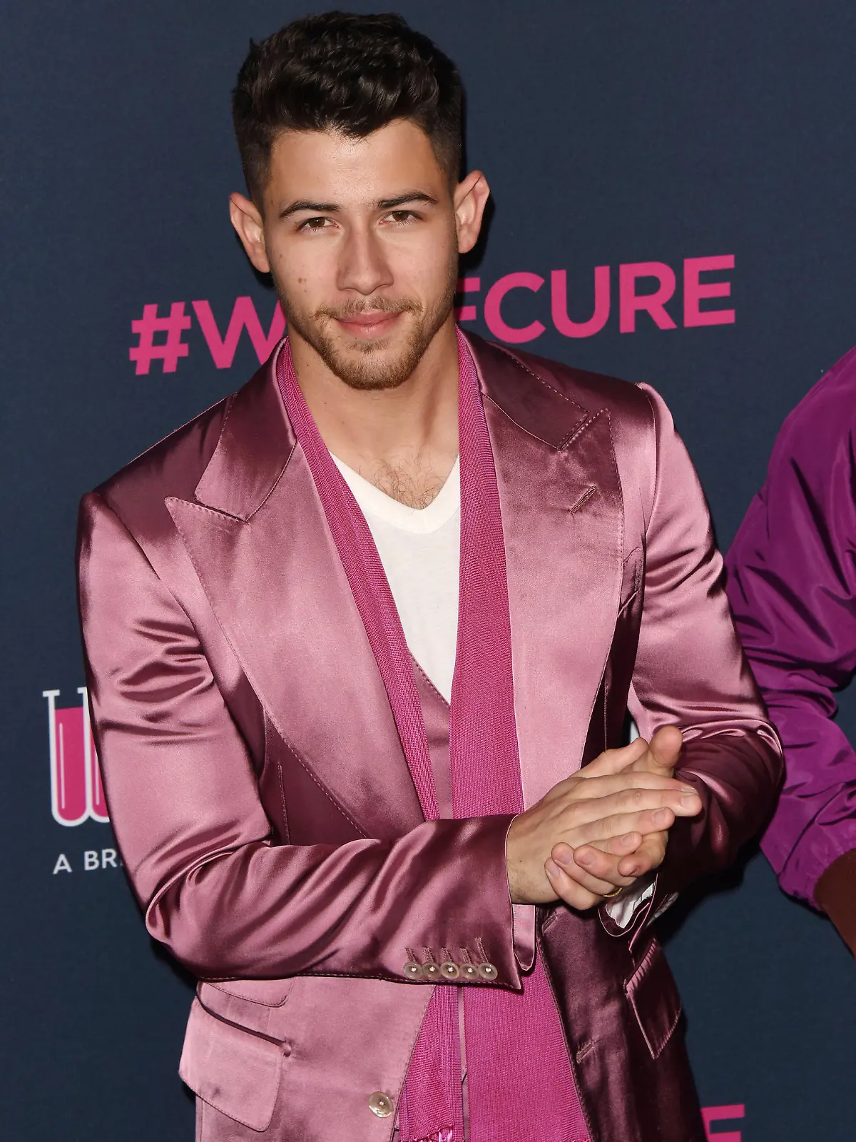 Nick Jonas hat sich am Set seiner neuen Show verletzt.