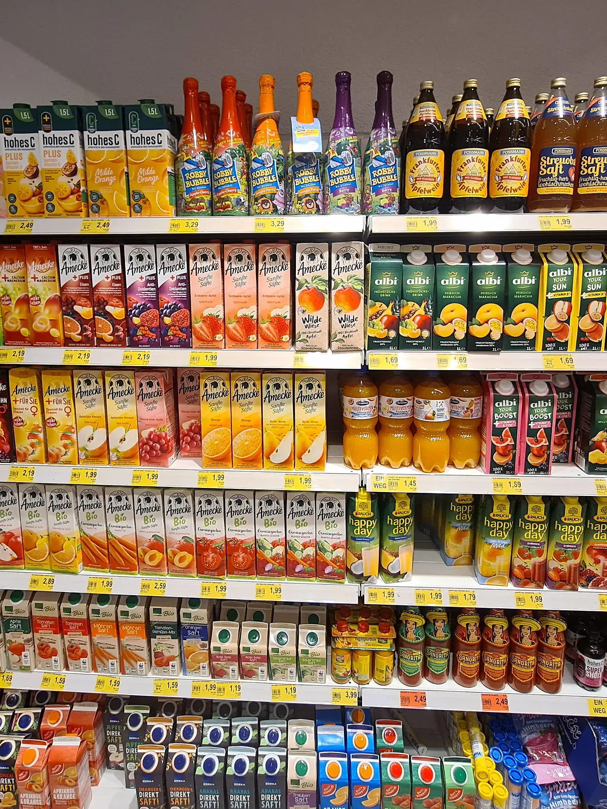 Herschbach Themenfoto: Nahrung, Lebensmittel, Versorgung, Supermarkt, Edeka, 25.01.2023 Edeka-Regal mit Fruchtsaeften, Themenfoto: Nahrung, Lebensmittel, Versorgung, Supermarkt, Edeka, 25.01.2023 *** Herschbach theme photo food, groceries, supply, supermarket, Edeka, 25 01 2023 Edeka shelf with fruit juices, theme photo food, groceries, supply, supermarket, Edeka, 25 01 2023 Copyright: xAugstx/xEibner-Pressefotox EP_jat