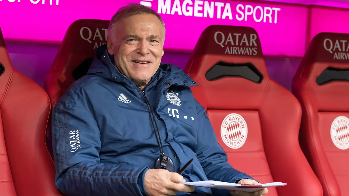  Fußball, Bundesliga, FC Bayern München - VfL Wolfsburg Im Bild Co-Trainer des FC Bayern München Hermann GERLAND. München Allianz Arena Bayern Deutschland *** Football, Bundesliga, FC Bayern Munich VfL Wolfsburg In picture Co-Trainer of FC Bayern Munich Hermann GERLAND Munich Allianz Arena Bayern Germany Copyright: Passion2Press/MarkusxFischerx