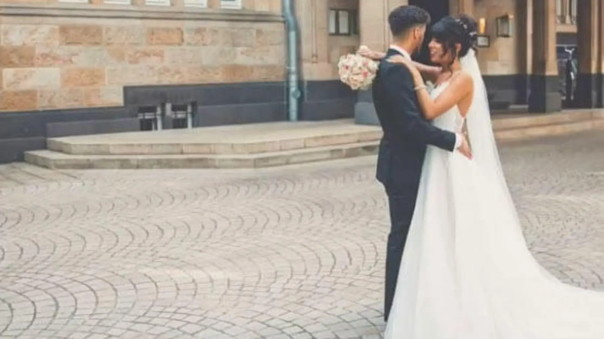 Sarah Vilard am schönsten Tag ihres Lebens. Und damit ist nicht die Hochzeit gemeint, sondern die Rache an ihrem Exfreund.