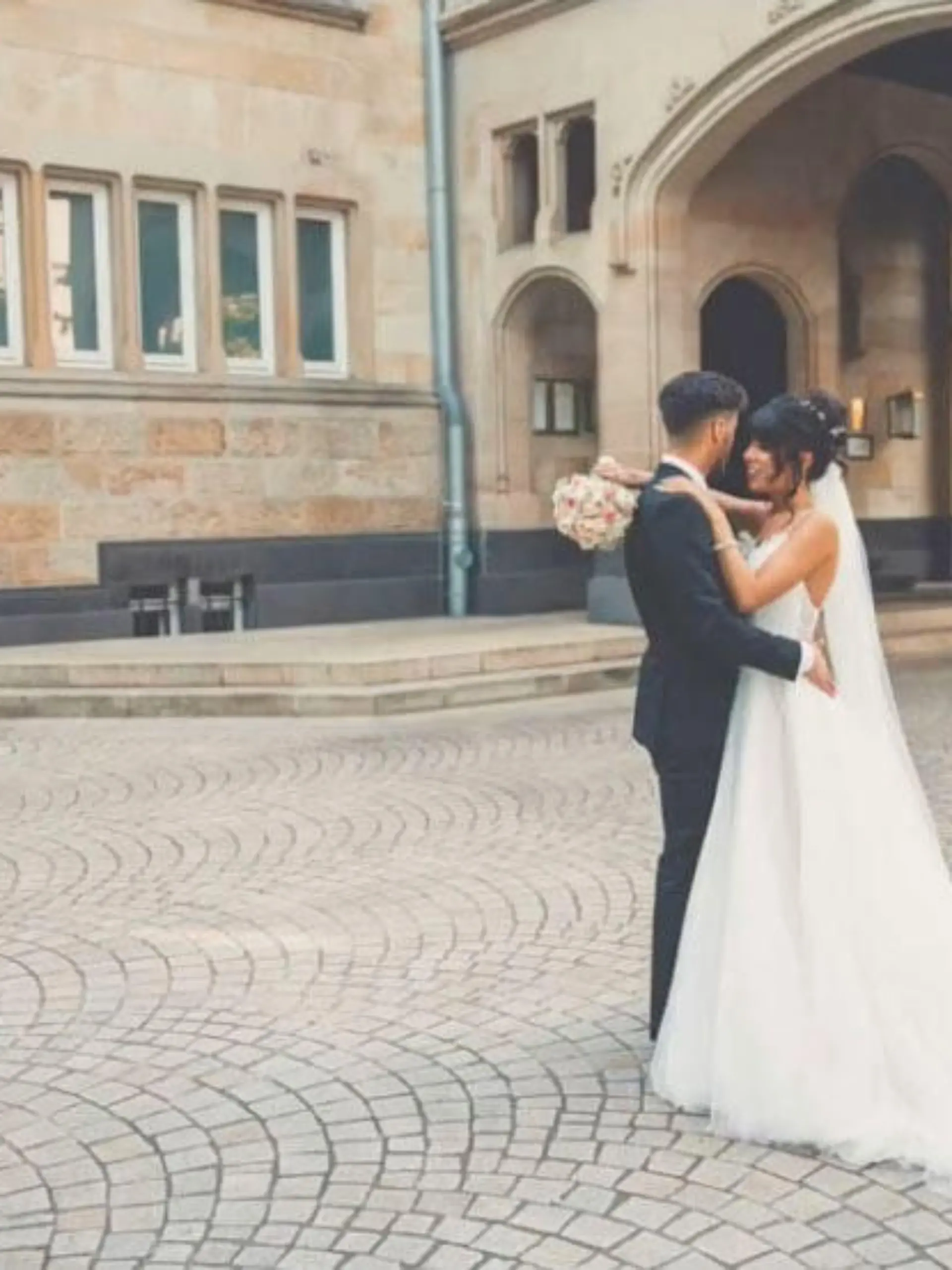 Sarah Vilard am schönsten Tag ihres Lebens. Und damit ist nicht die Hochzeit gemeint, sondern die Rache an ihrem Exfreund.