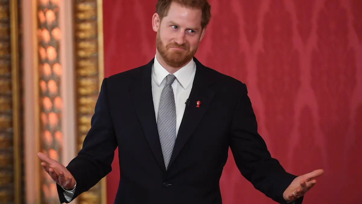 ARCHIV - 16.01.2020, Großbritannien, London: Prinz Harry, Duke of Sussex, reagiert bei der Rugby League World Cup 2021 Ziehung. (zu dpa Prinz Harry erneut im Kreuzfeuer des britischen Boulevards) Foto: Jeremy Selwyn/Evening Standard via PA Wire/dpa +++ dpa-Bildfunk +++