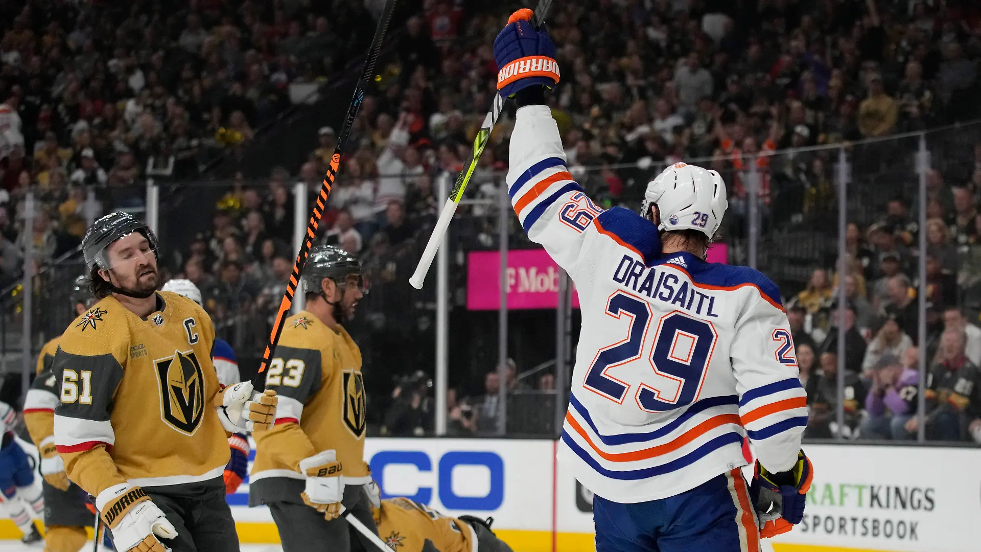03.05.2023, USA, Las Vegas: Eishockey: NHL, Play-off-Runde, Western Conference, 2. Runde, 1. Spiel, Vegas Golden Knights - Edmonton Oilers. Leon Draisaitl (29), Center der Edmonton Oilers, jubelt nach seinem Treffer. Foto: John Locher/AP +++ dpa-Bildfunk +++