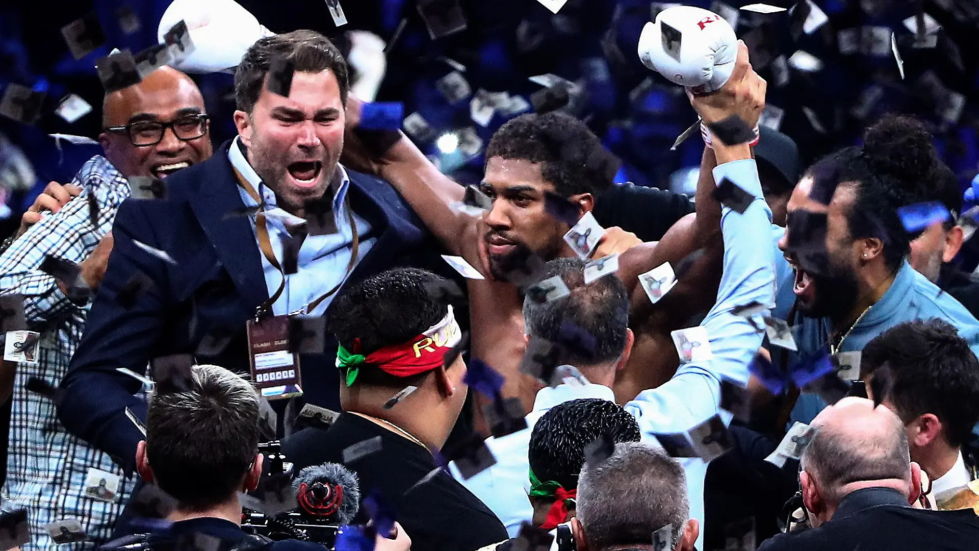 Anthony Joshua (neben Promoter Eddie Hearn) kämpfte Ende 2019 schon einmal in Saudi-Arabien