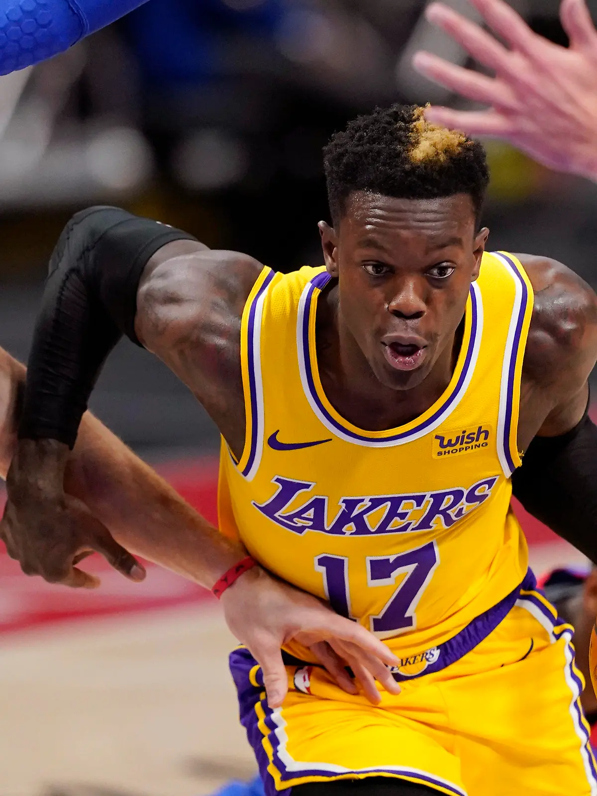 ARCHIV - 28.01.2021, USA, Detroit: Basketball: NBA, Detroit Pistons - Los Angeles Lakers. Dennis Schröder von den Los Angeles Lakers in Aktion. (zu dpa «Los Angeles Lakers gegen Raptors ohne Basketballer Dennis Schröder») Foto: Carlos Osorio/AP/dpa +++ dpa-Bildfunk +++