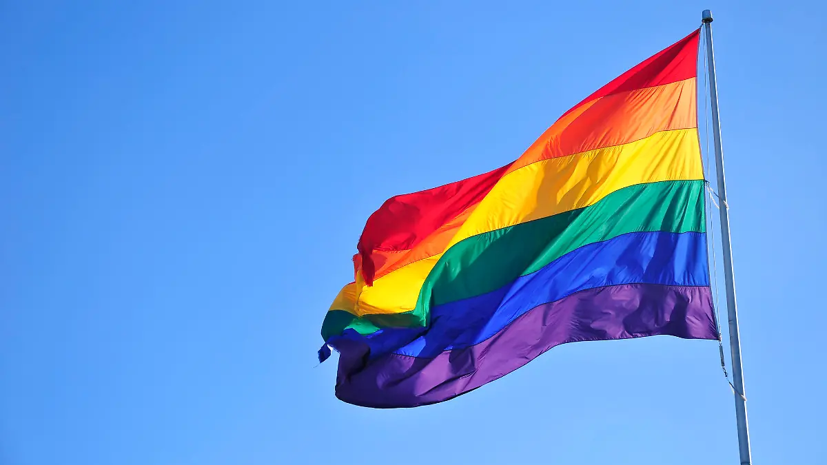 Queer Flagge weht