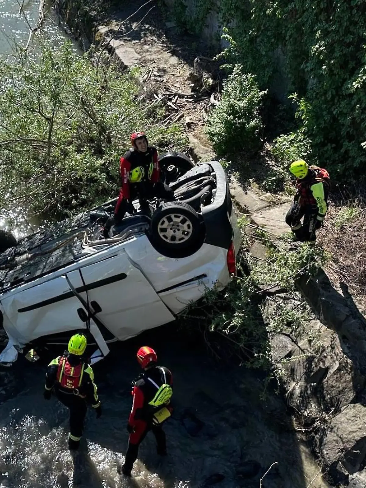 In Bozen kam ein Mann bei einem Sturz von einer Brücke ums Leben.