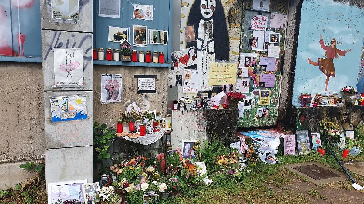 Die Mauer am Mülheimer Hafen wird zur Gedenkstätte für Barby Kelly