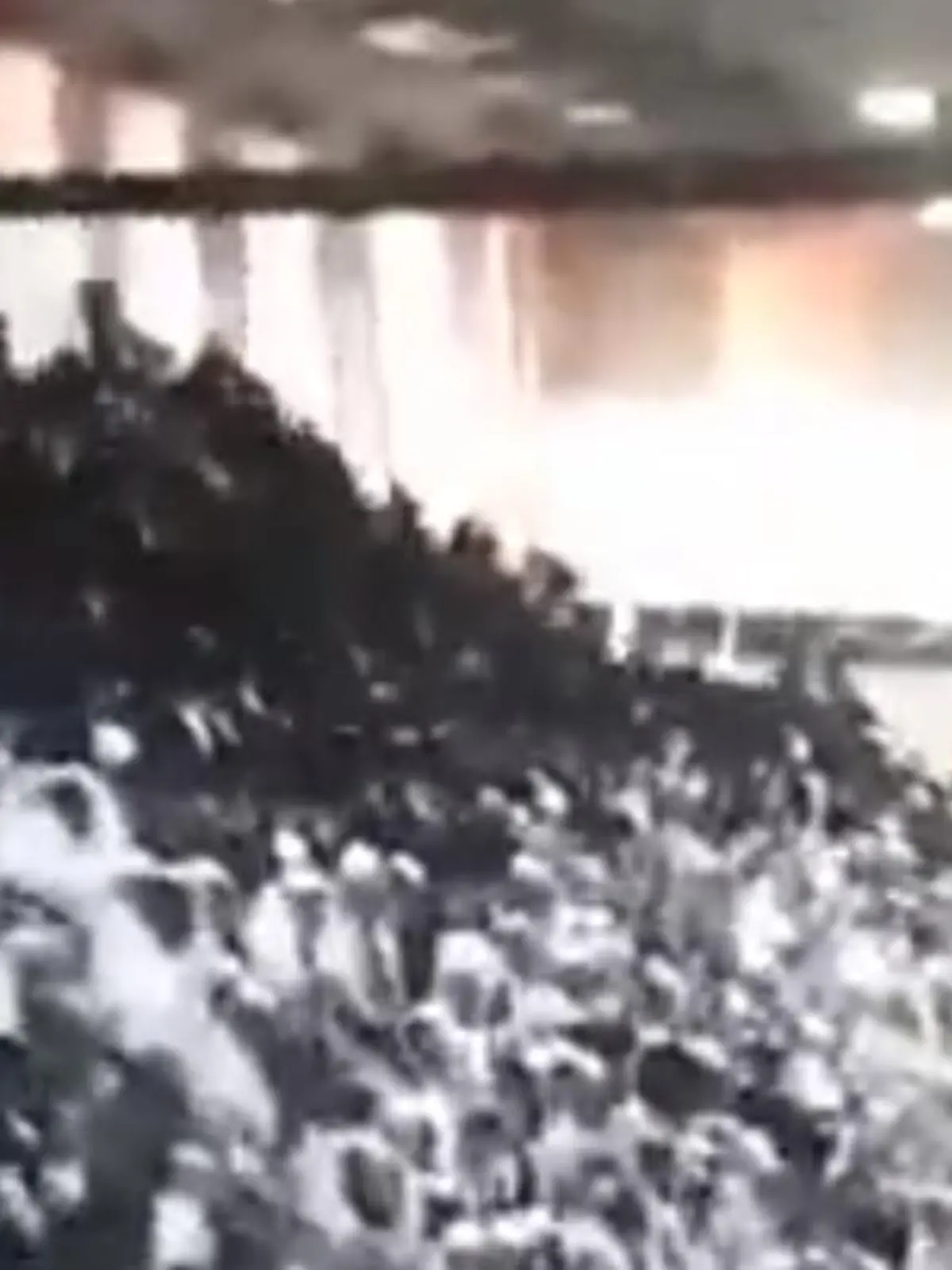 Israel: Eine vollbesetzte Tribüne ist an einem jüdischen Feiertag in einer Synagoge eingestürzt.