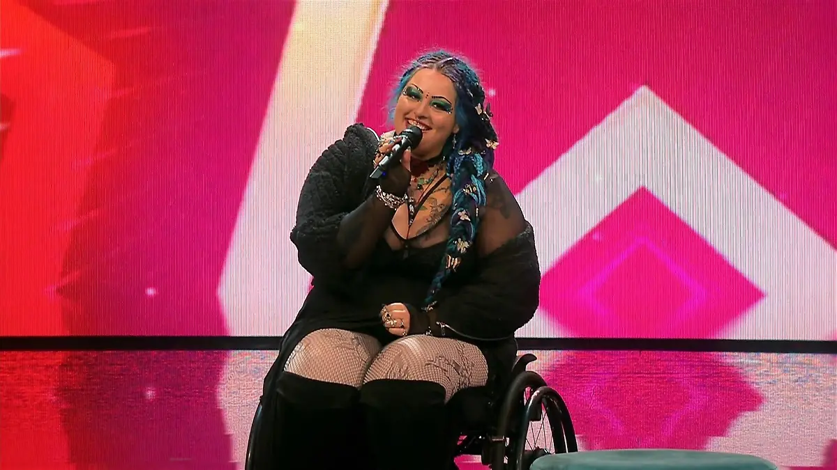 Violetta Götz rührt mit ihrer Stimme zu Tränen Standing Ovations