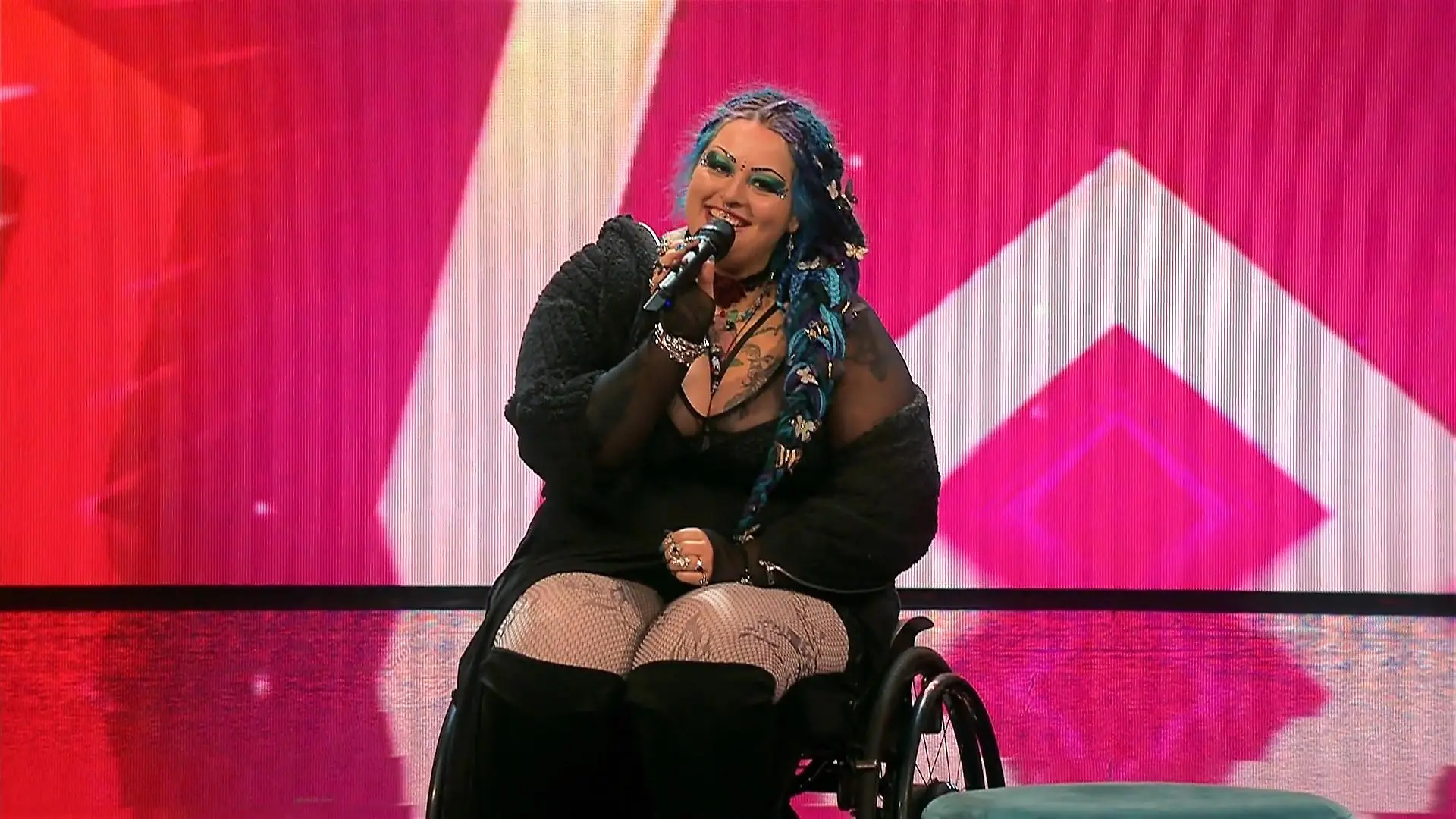 Violetta Götz rührt mit ihrer Stimme zu Tränen Standing Ovations
