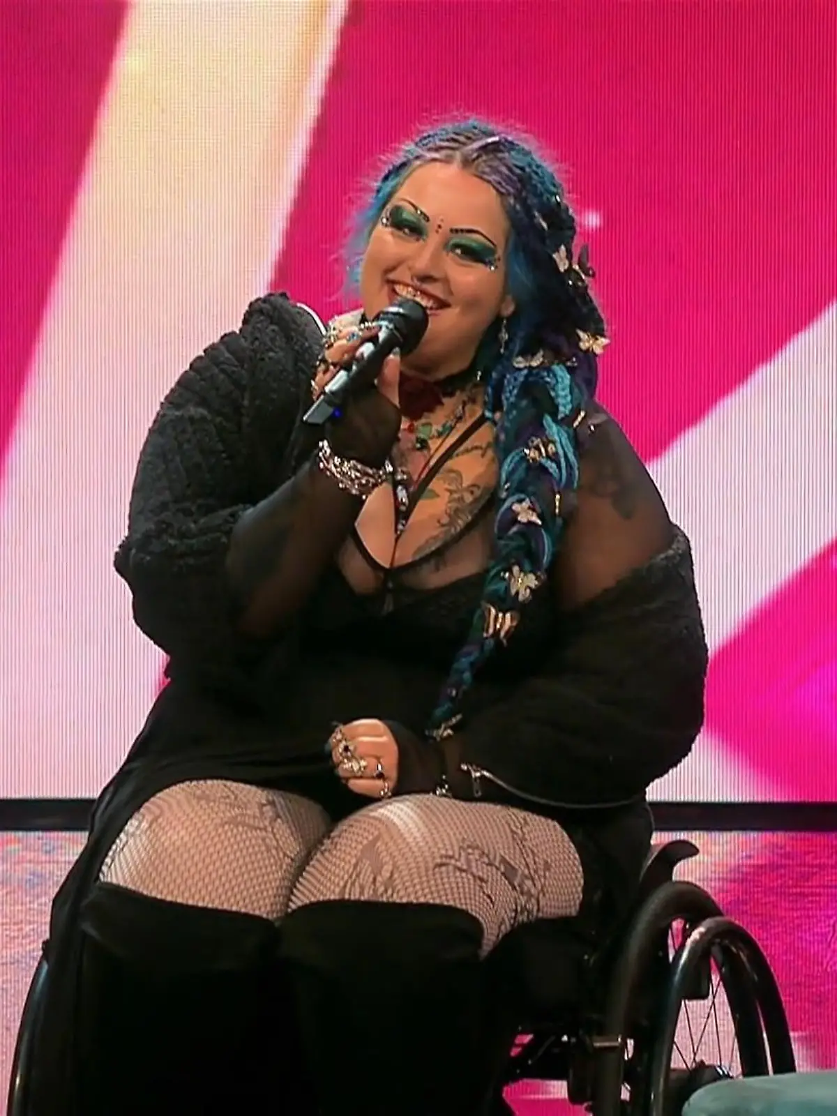 Bild zu: "Violetta Götz rührt mit ihrer Stimme zu Tränen"