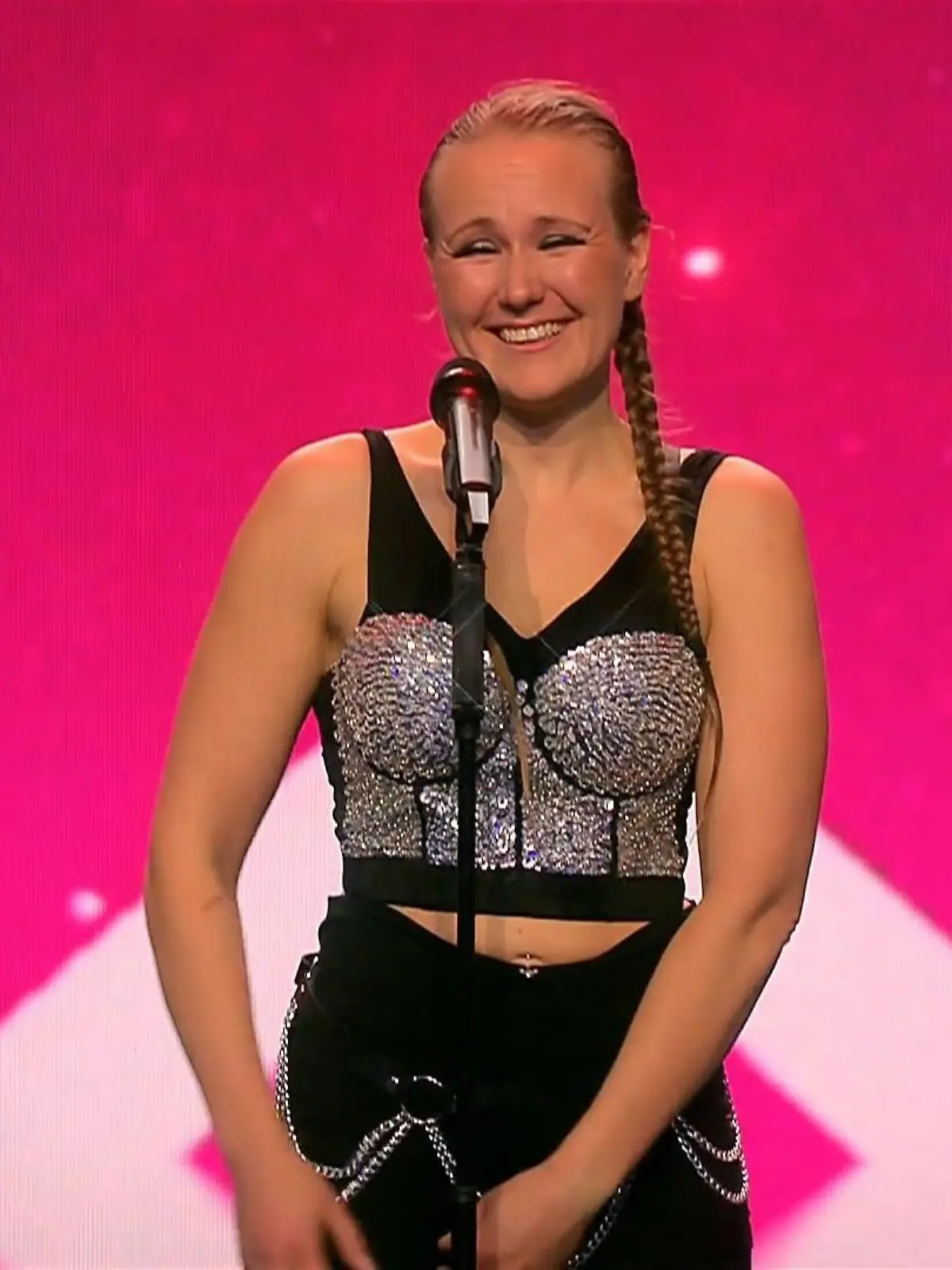 Bild zu: "Lisa bringt die Supertalent-Bühne zum Lodern"