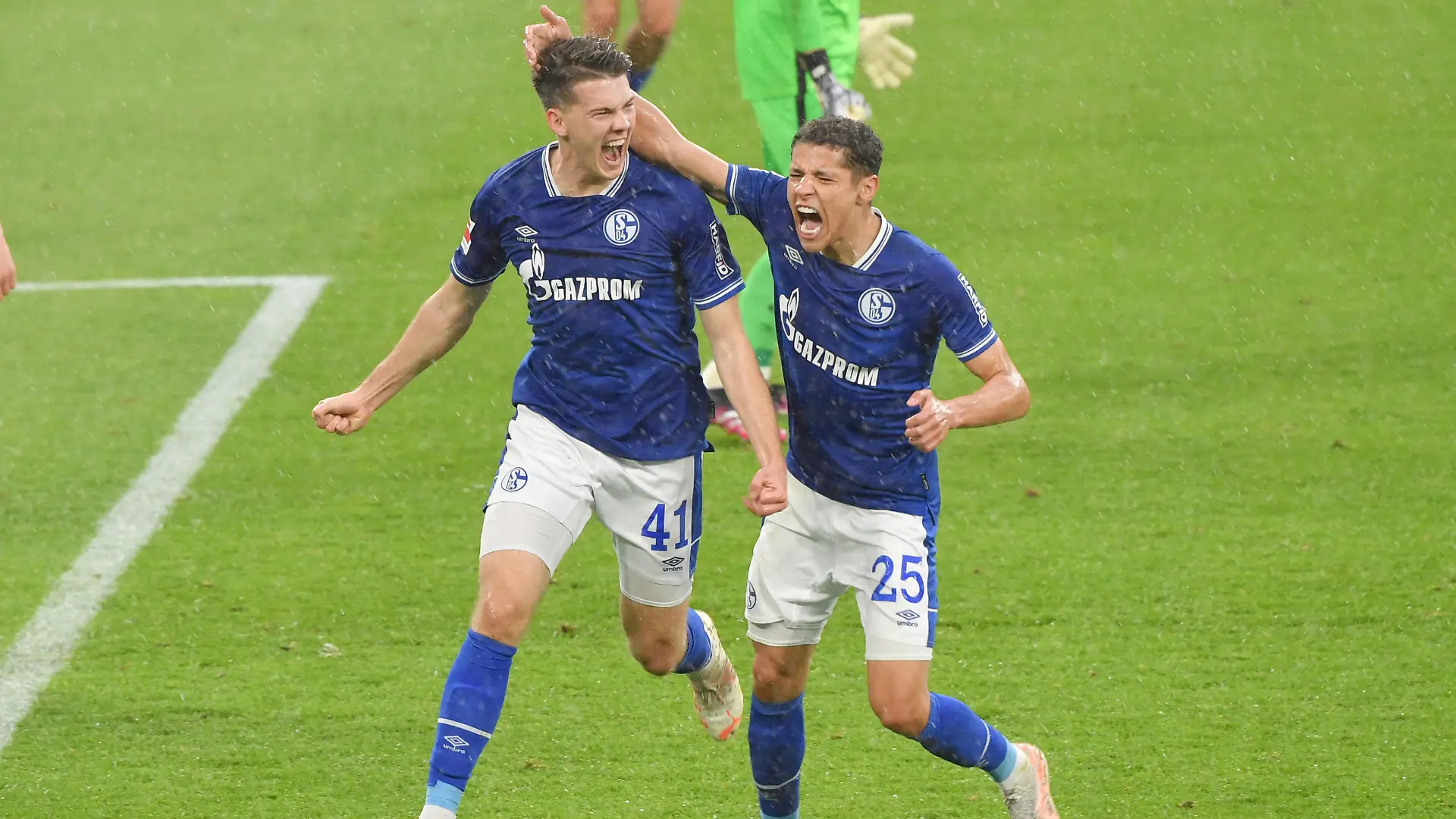 Jubel Florian Flick Schalke 04, Amine Harit Schalke 04, v.li. 15.05.2021, Fussball GER, Saison 2020 2021, 1. Bundesliga, 33. Spieltag, FC Schalke 04 - Eintracht Frankfurt, , Foto: Maik Hölter/TEAM2sportphoto ***DFL regulations prohibit any use of photographs as image sequences and/or quasi-video.*** Gelsenkirchen Nordrhein Westfalen Deutschland *** Cheers Florian Flick Schalke 04 , Amine Harit Schalke 04 , v li 15 05 2021, Football GER, Season 2020 2021, 1 Bundesliga, 33 Matchday, FC Schalke 04 Eintracht Frankfurt, , Photo Maik Hölter TEAM2sportphoto DFL regulations prohibit any use of photographs as image sequences and or quasi video Gelsenkirchen Nordrhein Westfalen Germany Team2