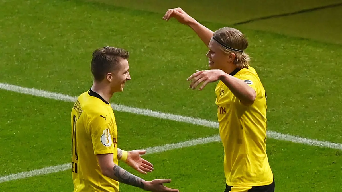 Fussball, Herren, Saison 2020/2021, 78. Finale um den DFB-Pokal in Berlin, RB Leipzig - Borussia Dortmund, v. l. Marco Reus Borussia Dortmund, Erling Haaland Borussia Dortmund, Jubel nach Tor zum 0:2, 13.05. 2021, *** Football, men, 2020 2021 season, 78 DFB Pokal final in Berlin, RB Leipzig Borussia Dortmund, v l Marco Reus Borussia Dortmund , Erling Haaland Borussia Dortmund , cheering after goal to 0 2, 13 05 2021, Copyright: xMatthiasxKochx