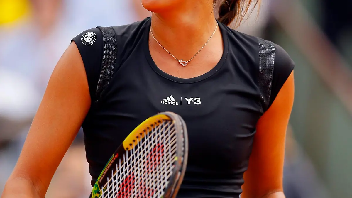 epa04780178 Ana Ivanovic of Serbia reacts after winning against Elina Svitolina of Ukraine during their quarterfinal match for the French Open tennis tournament at Roland Garros in Paris, France, 02 June 2015. EPA/ROBERT GHEMENT +++(c) dpa - Bildfunk+++