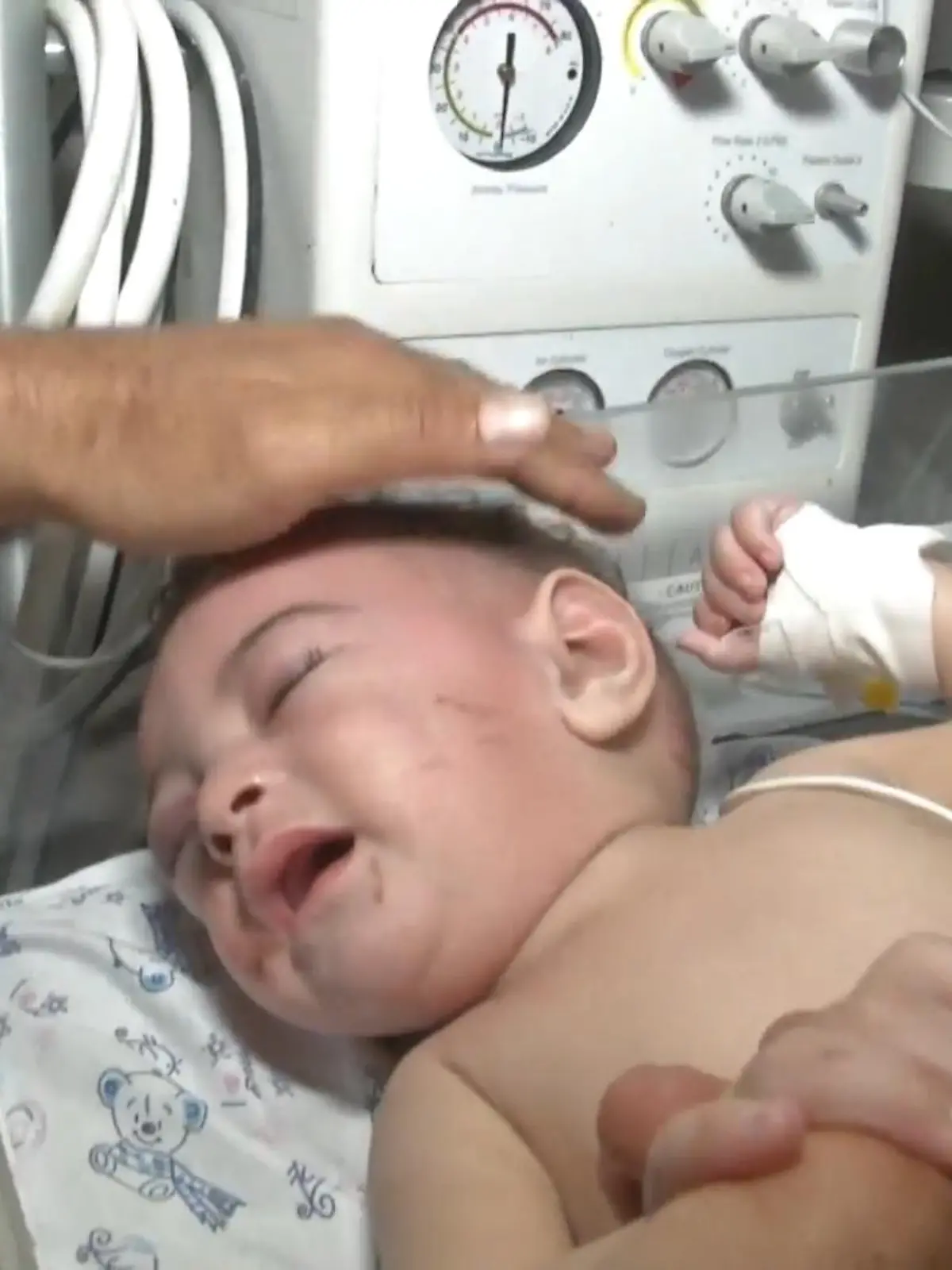 Bild zu: "Baby überlebt Raketenangriff in Gaza"