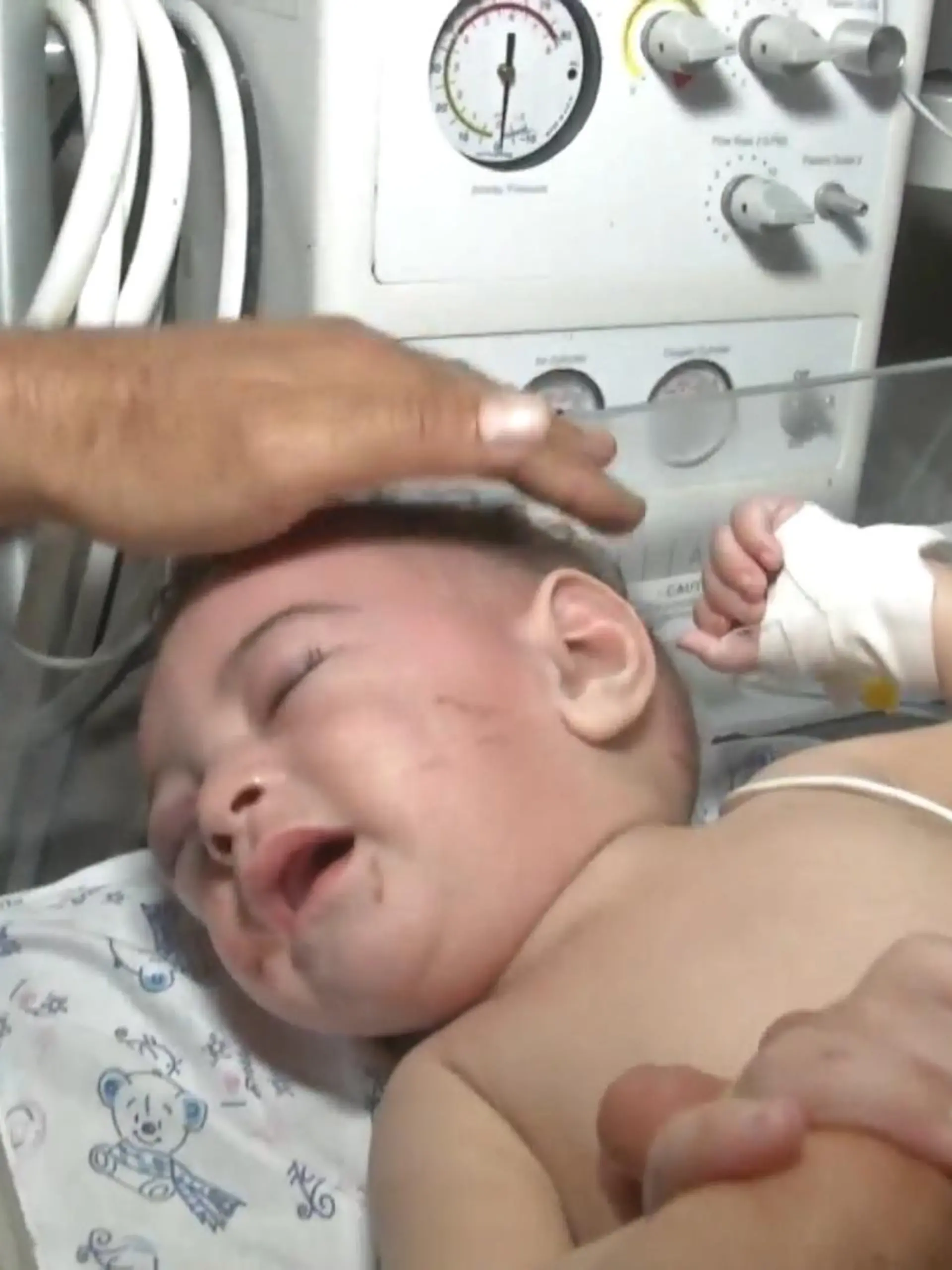 Bild zu: "Baby überlebt Raketenangriff in Gaza"