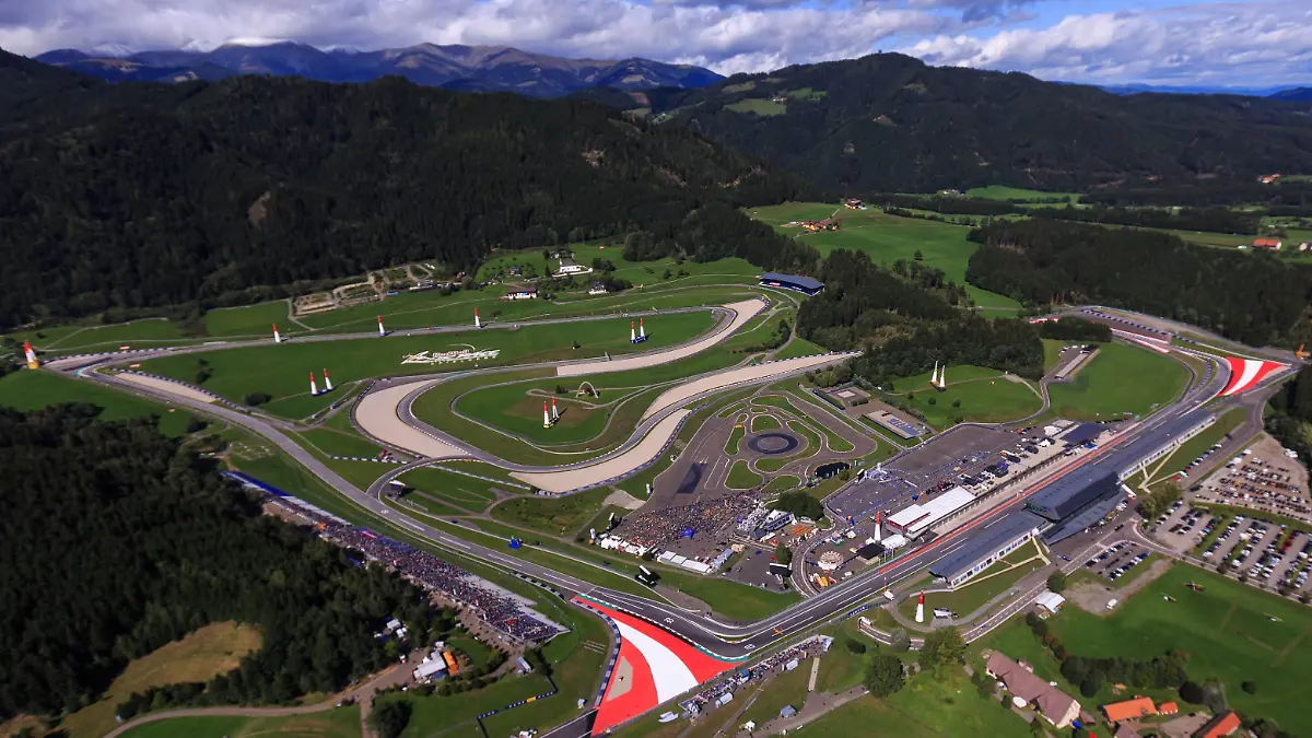 Spielberg THEMENBILD, Luftaufnahme des Red Bull Rings waehrend des Red Bull Air Race, aufgenommen am 06. September 2015, Red Bull Ring, Spielberg, Oesterreich // Aerial view of the Red Bull ring during the Red Bull Air Race, Red Bull Ring, Spielberg, Austria on 2015/09/06. PUBLICATIONxNOTxINxAUT EXJFK PUBLICATIONxNOTxINxAUT imago 65977292