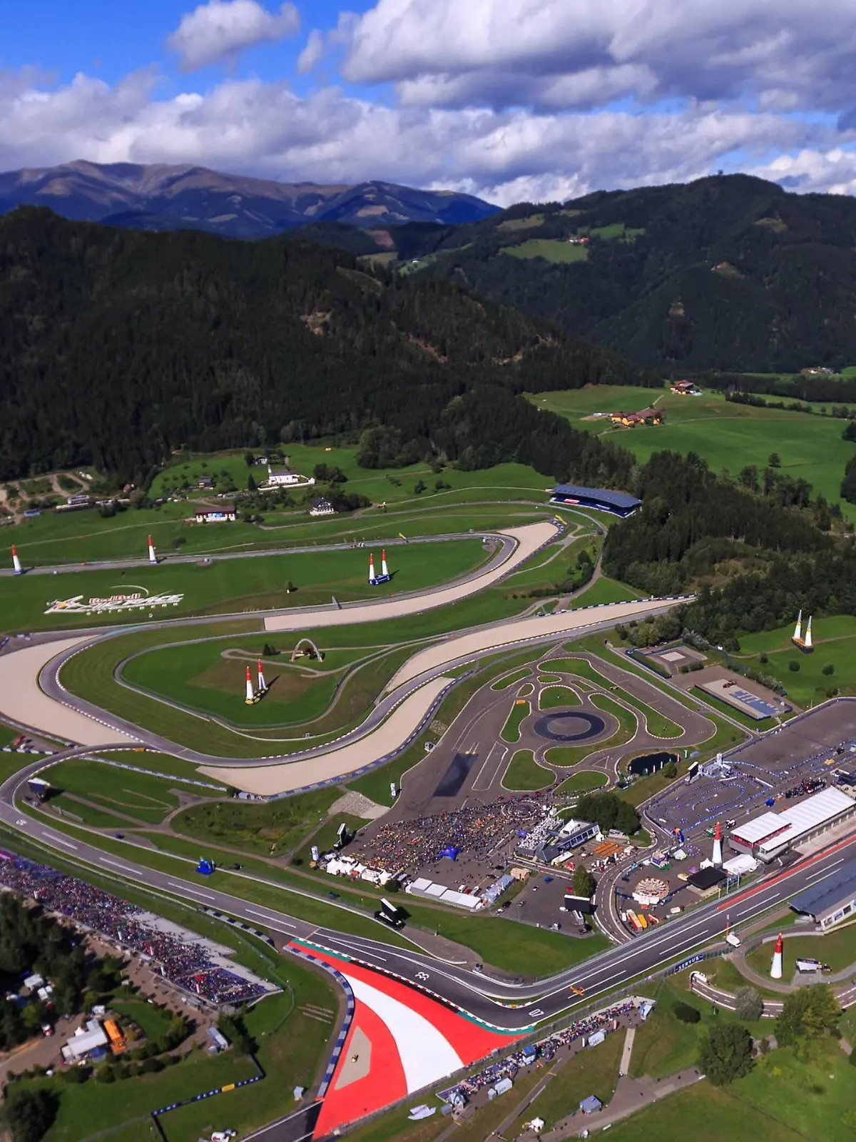  Spielberg THEMENBILD, Luftaufnahme des Red Bull Rings waehrend des Red Bull Air Race, aufgenommen am 06. September 2015, Red Bull Ring, Spielberg, Oesterreich // Aerial view of the Red Bull ring during the Red Bull Air Race, Red Bull Ring, Spielberg, Austria on 2015/09/06.  PUBLICATIONxNOTxINxAUT EXJFK PUBLICATIONxNOTxINxAUT imago 65977292
