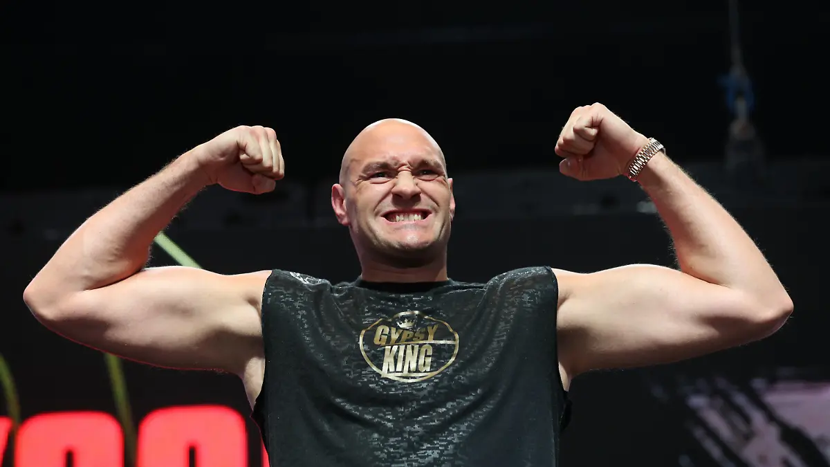 ARCHIV - 21.02.2020, USA, Las Vegas: Boxen: WBO-Weltmeisterschaft im Schwergewicht, Deontay Wilder - Tyson Fury. Tyson Fury kommt zum Wiegen. Weltmeister Tyson Fury sieht im Boxen eine Art Lebensversicherung. (zu dpa: "Weltmeister Fury: Boxen «mein Schild gegen die Depression»") Foto: Bradley Collyer/PA Wire/dpa +++ dpa-Bildfunk +++