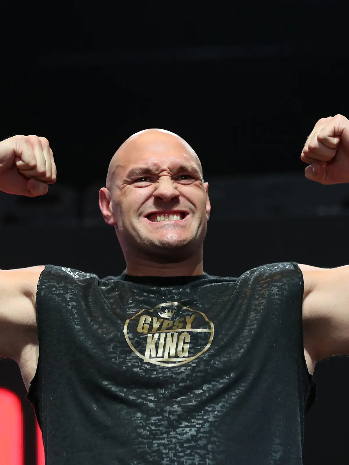 ARCHIV - 21.02.2020, USA, Las Vegas: Boxen: WBO-Weltmeisterschaft im Schwergewicht, Deontay Wilder - Tyson Fury. Tyson Fury kommt zum Wiegen. Weltmeister Tyson Fury sieht im Boxen eine Art Lebensversicherung. (zu dpa: "Weltmeister Fury: Boxen «mein Schild gegen die Depression»") Foto: Bradley Collyer/PA Wire/dpa +++ dpa-Bildfunk +++