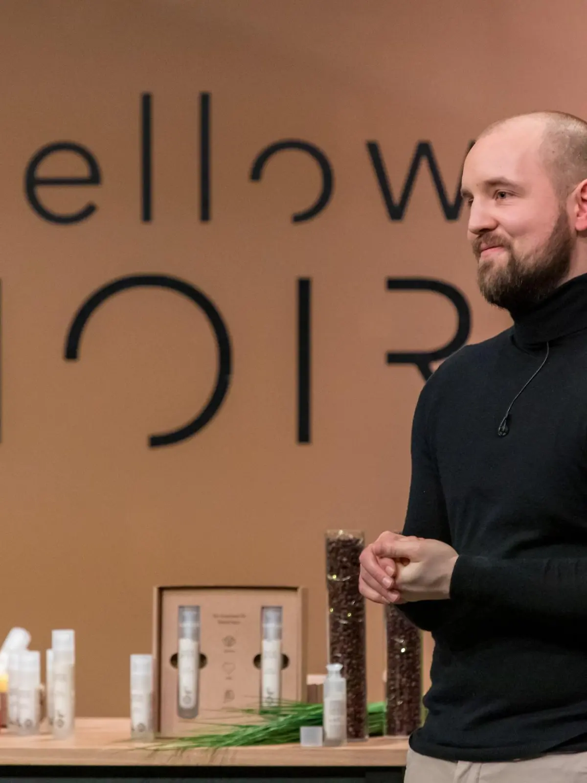 Julian Köster aus Mettmann präsentiert mit _mellow NOIR" einen Facial Moisturiser mit Kaffeeöl. Er erhofft sich ein Investment von 100.000 Euro für 20 Prozent der Anteile an seinem Unternehmen.  Die Verwendung des sendungsbezogenen Materials ist nur mit dem Hinweis und Verlinkung auf TVNOW gestattet.