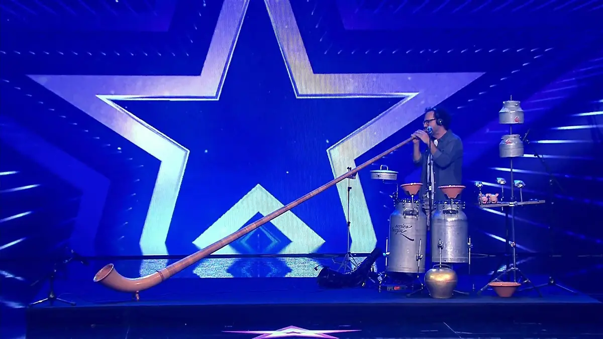 Enrico begeistert mit Alphorn Kommt er weiter?