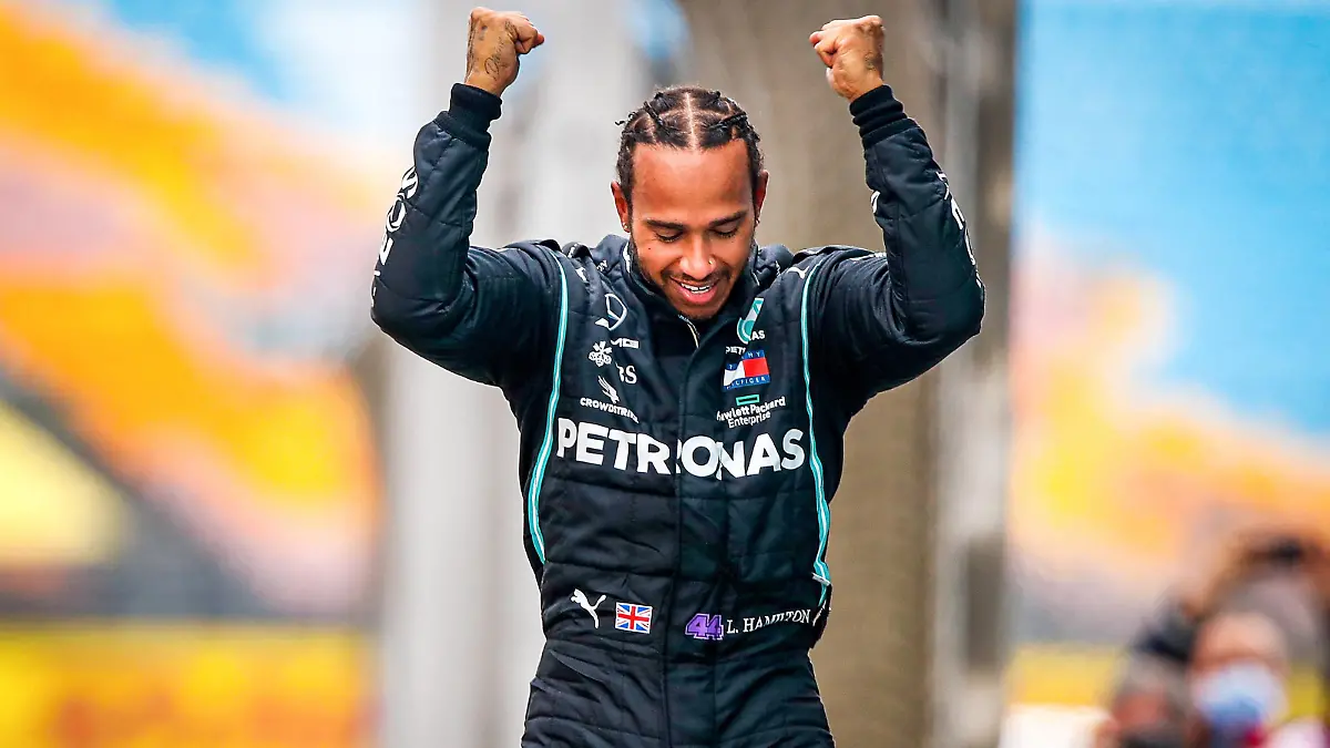 Formula 1 DHL Turkish Grand Prix 2020 / 15.11.2020, Istanbul Park Circuit, Istanbul, Formula 1 DHL Turkish Grand Prix 2020 ,im Bild Sieger und damit zum 7. Male Formel 1 Weltmeister Lewis Hamilton GB 44, Mercedes-AMG Petronas F1 Team *** Formula 1 DHL Turkish Grand Prix 2020 15 11 2020, Istanbul Park Circuit, Istanbul, Formula 1 DHL Turkish Grand Prix 2020 ,in the picture winner and for the 7th time Formula 1 World Champion Lewis Hamilton GB 44 , Mercedes AMG Petronas F1 Team nordphotoxBratic nph00250