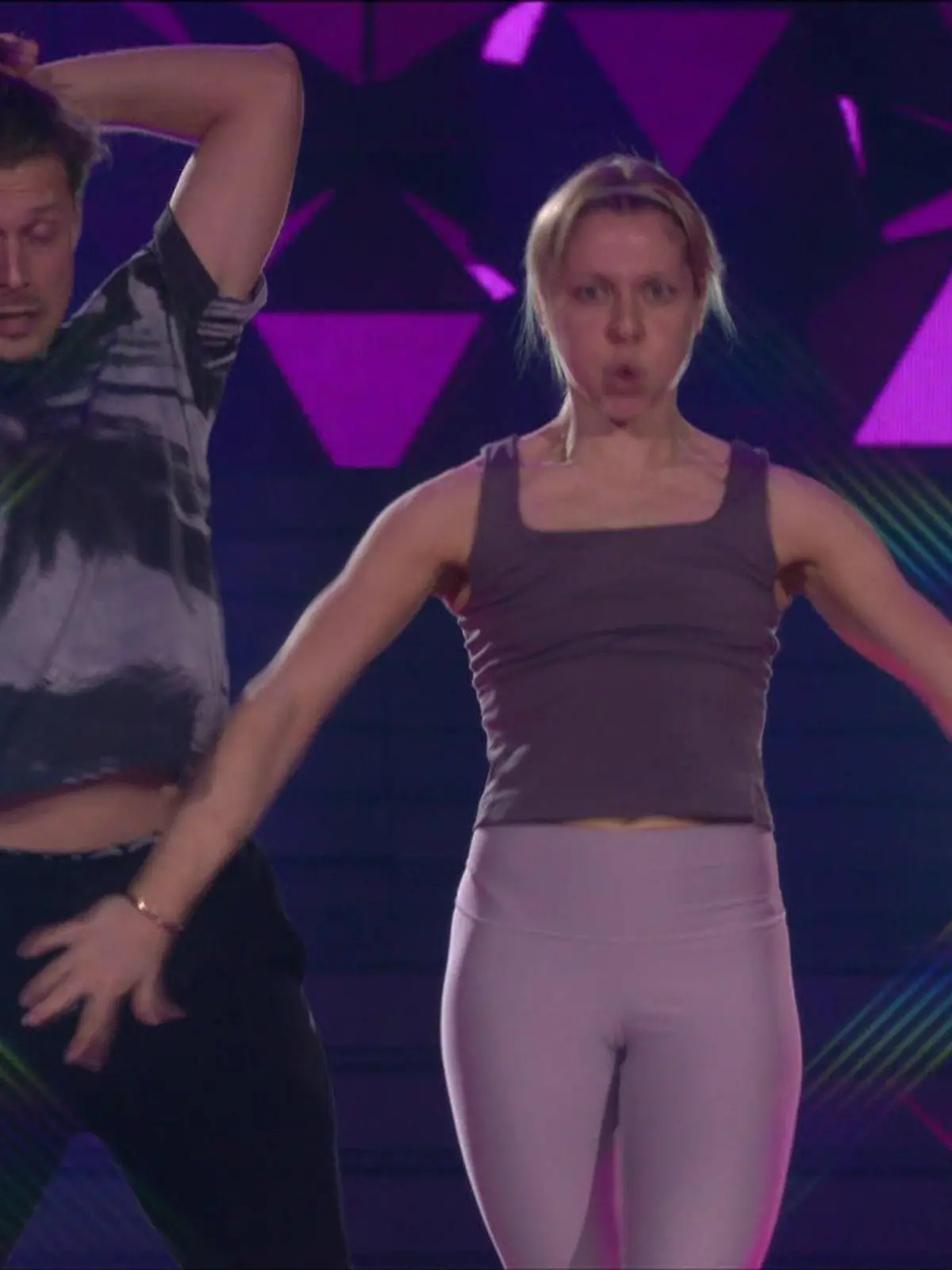 Valentina Pahde "rutscht" beim "Let's Dance"-Training die Hand aus.