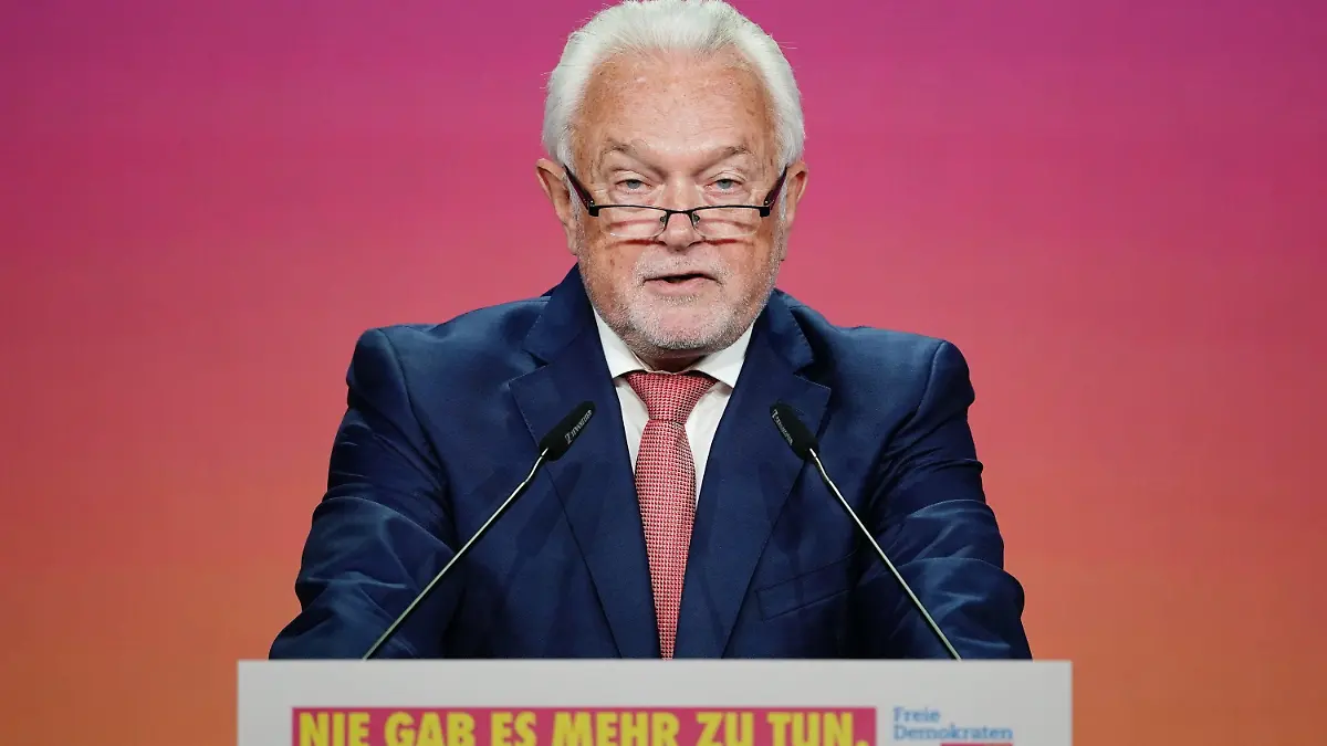 14.05.2021, Berlin: Wolfgang Kubicki, stellvertretender FDP-Parteivorsitzender und Bundesratsvizepräsident spricht zur Eröffnung beim Bundesparteitag der FDP. Der dreitägige Parteitag wird Coronabedingt ohne Delegierte vor Ort in digitaler Form durchgeführt. Foto: Michael Kappeler/dpa +++ dpa-Bildfunk +++
