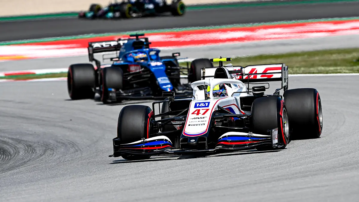 Formula 1 2021: Spanish GP CIRCUIT DE BARCELONA-CATALUNYA, SPAIN - MAY 07: Mick Schumacher, Haas VF-21, leads Fernando Alonso, Alpine A521 during the Spanish GP at Circuit de Barcelona-Catalunya on Friday May 07, 2021 in Barcelona, Spain. Photo by Mark Sutton / Sutton Images Images PUBLICATIONxINxGERxSUIxAUTxHUNxONLY GP2104_135443_MS23247