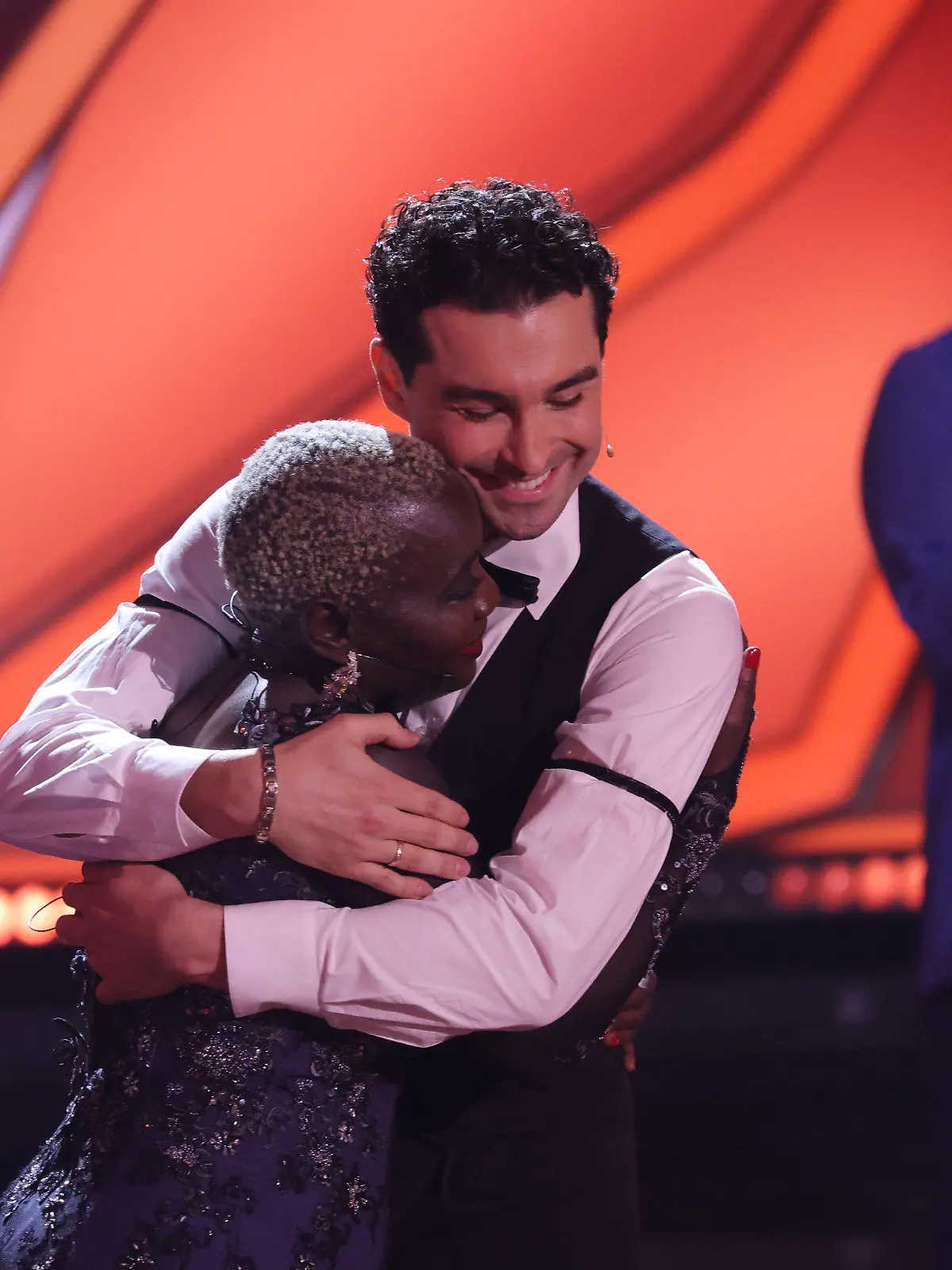 14.05.2021, Nordrhein-Westfalen, Köln: Auma Obama und Profitänzer Andrzej Cibis reagieren bei der RTL-Tanzshow "Let's Dance". Foto: Andreas Rentz/Getty Images Europe-Pool/dpa +++ dpa-Bildfunk +++