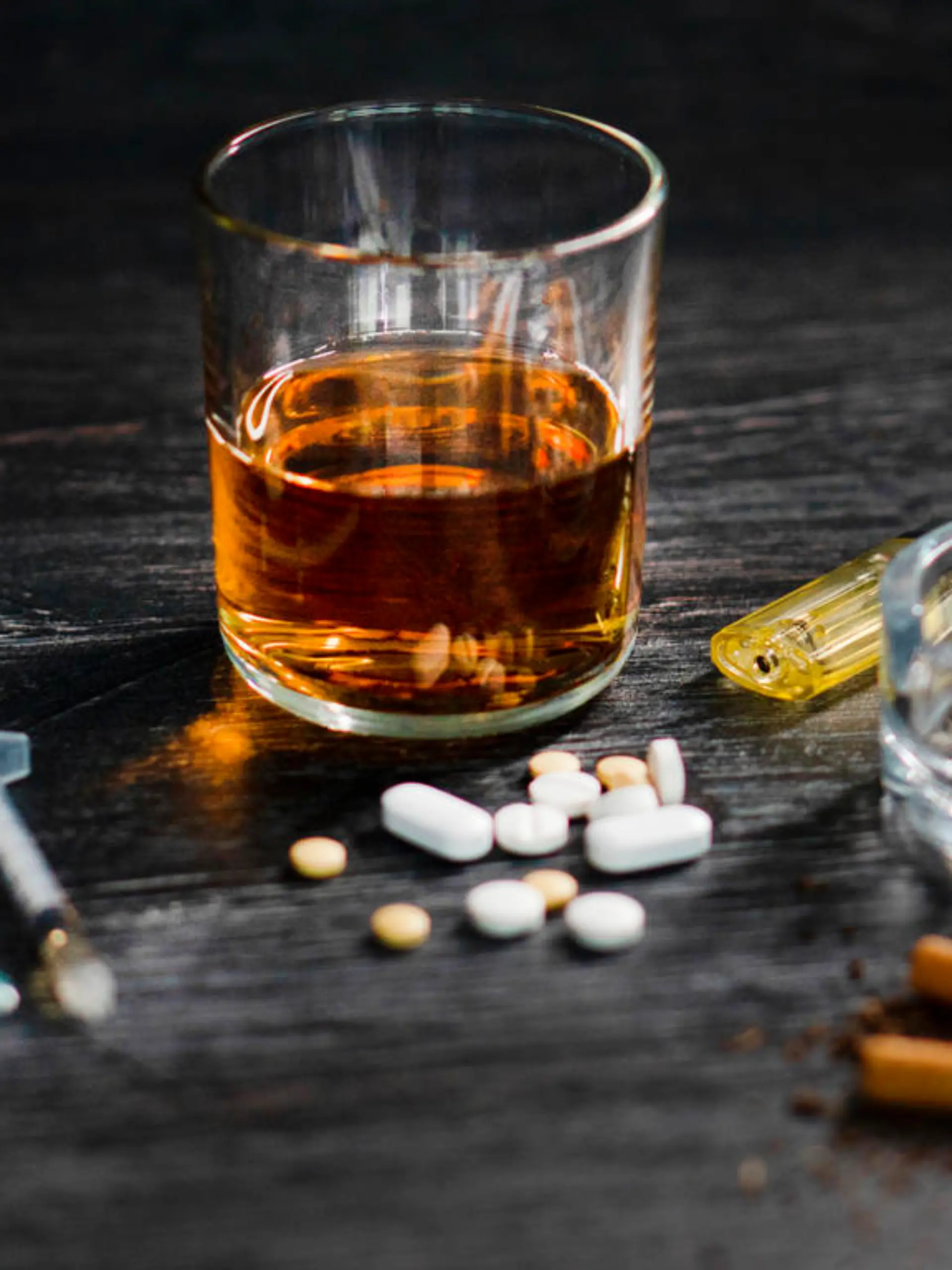 Alkohol, Tabletten, Drogen - einzeln und gemeinsam schnell sehr gefährlich.